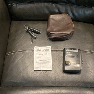 Sony Walkman radio cassette player with leather case  and the instructions AM/FM